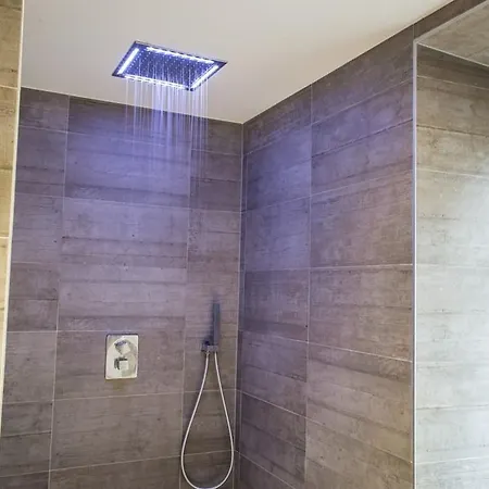 La Vieille Vigne Bed & Breakfast 住宿加早餐酒店 *